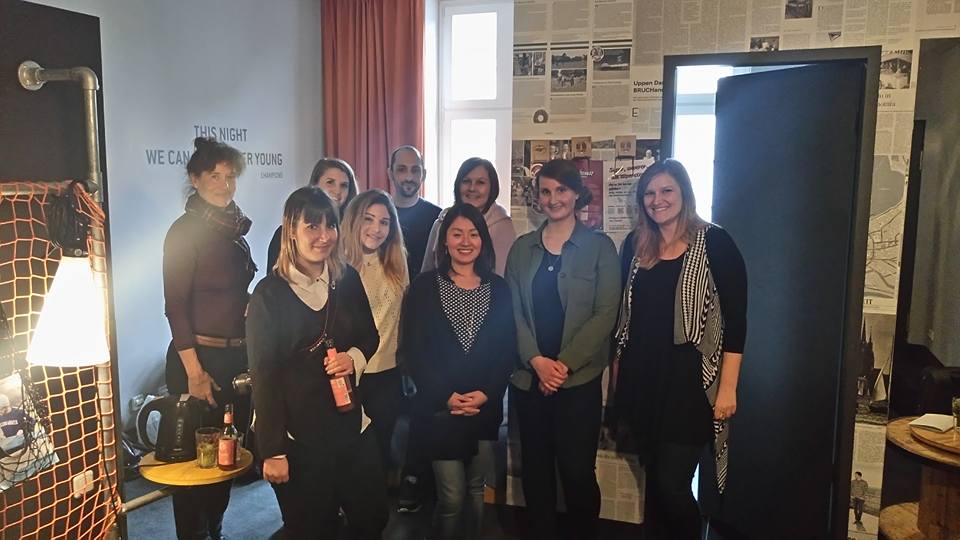 Teamfoto mit anderen Reisebloggern und GoEuro Mitarbeiter auf der Social Media Week 2017 in Hamburg